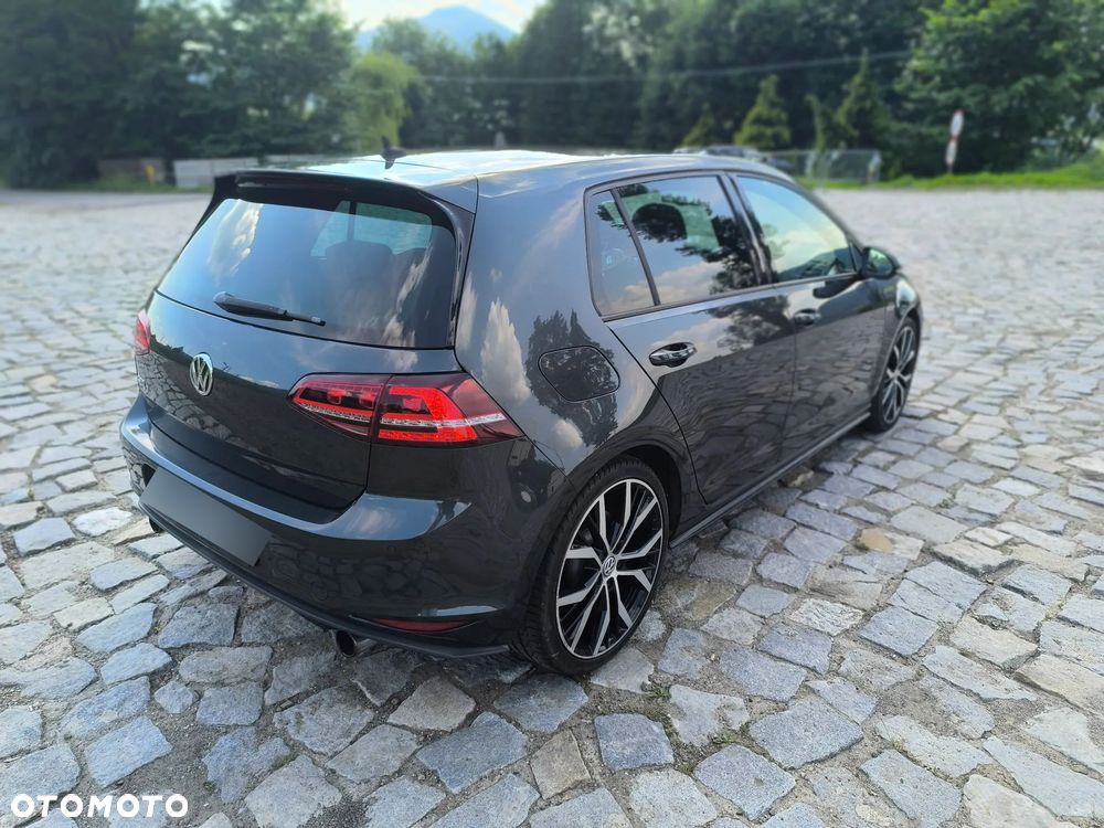 Volkswagen Golf - 5