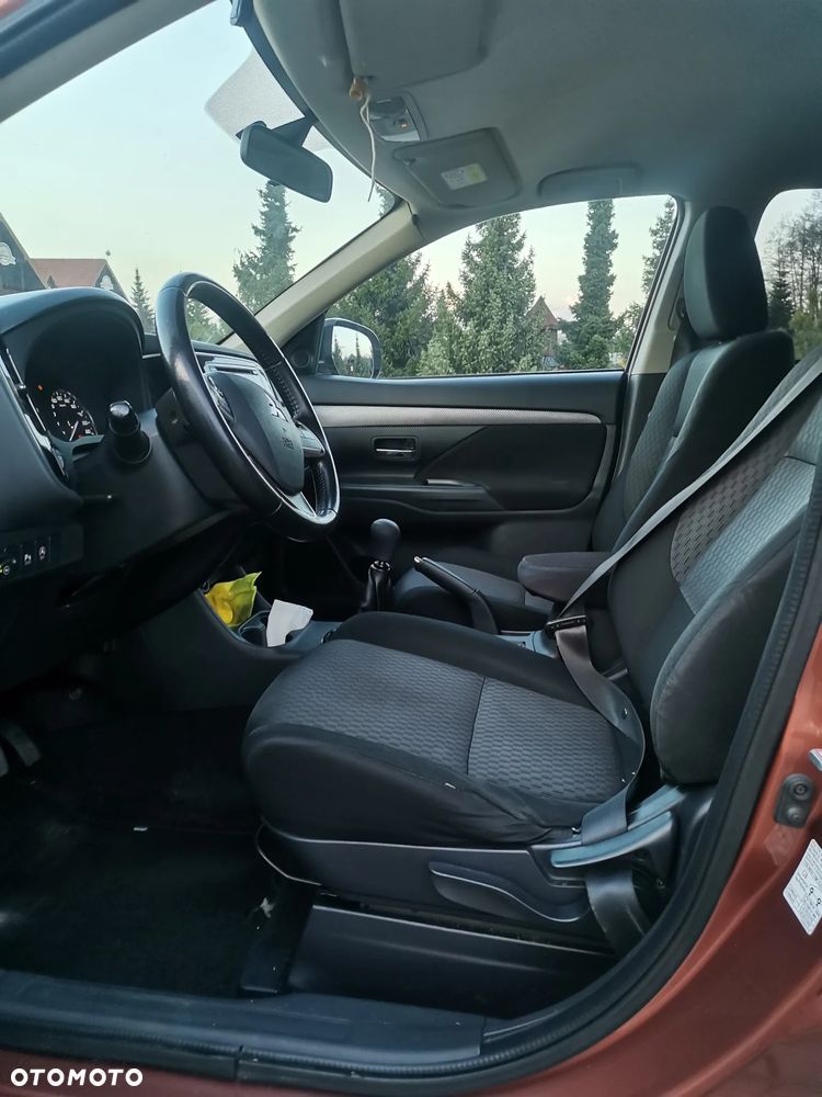 Mitsubishi Outlander 2.0 Intense 2WD - 10