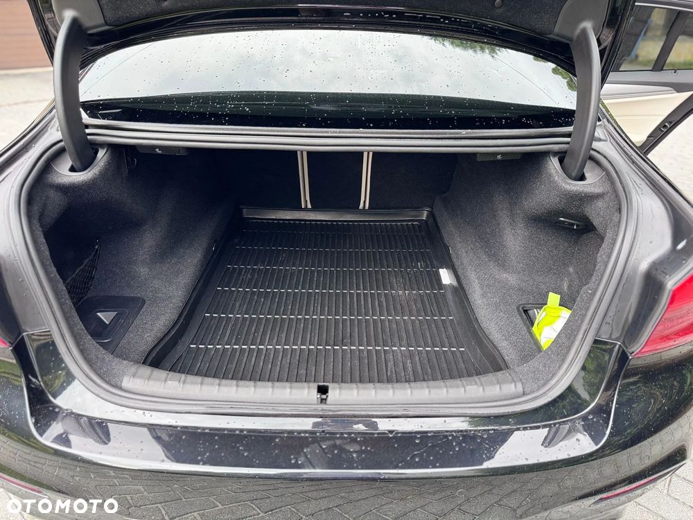 BMW Seria 5 520d xDrive - 14
