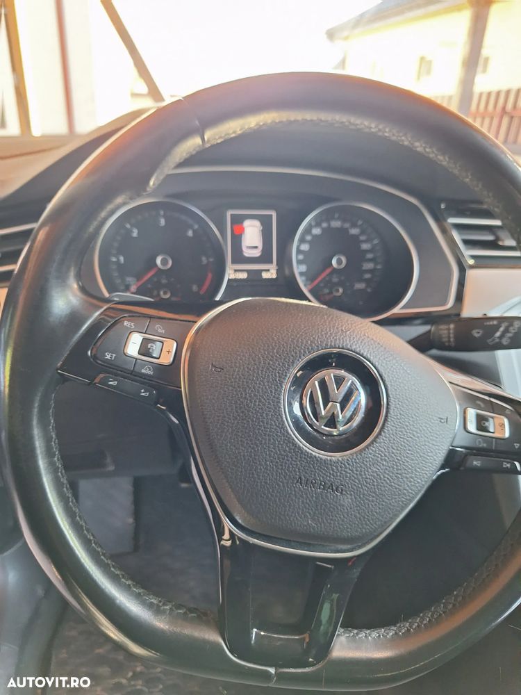 Volkswagen Passat 2.0 TDI DSG Highline - 9