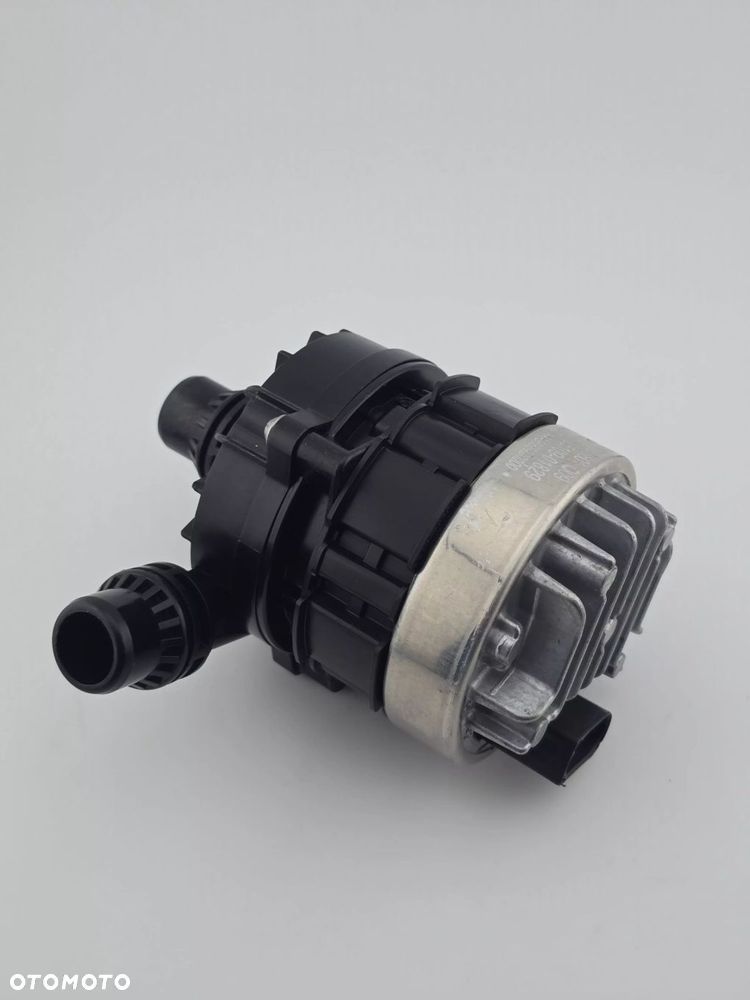 NOWA ORYGINALNA POMPA WODY MERCEDES W167 W206 W254 W447 A0005000801 - 1