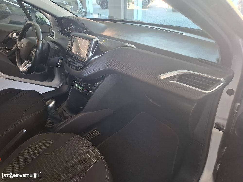 Peugeot 208 1.2 PureTech Allure - 15