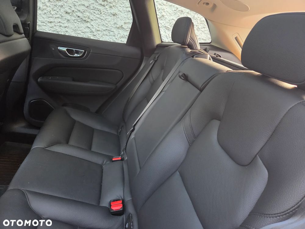 Volvo XC 60 B5 B AWD Plus Dark - 23