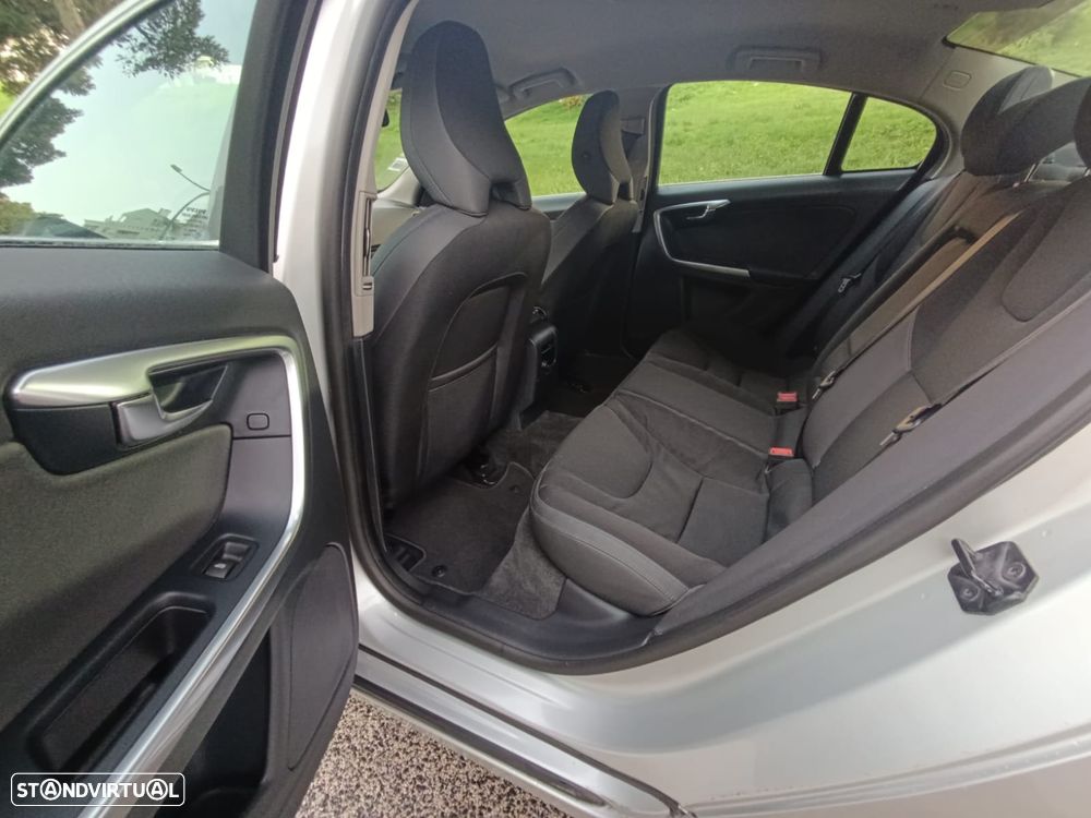 Volvo S60 2.0 D4 Momentum Start/Stop - 22