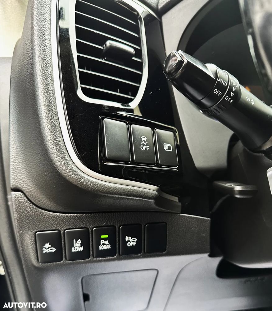 Mitsubishi Outlander PHEV 2.4 L 4X4 Intense - 15