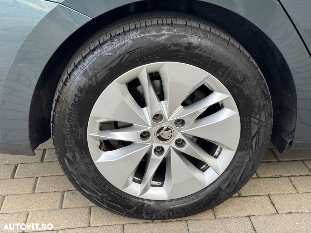 Skoda Octavia Combi 2.0 TDI Sportline - 15