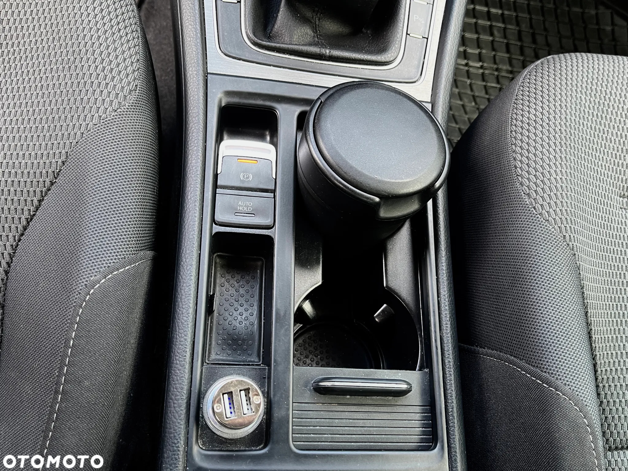 Volkswagen Golf 1.6 TDI BlueMotion Technology Comfortline - 14