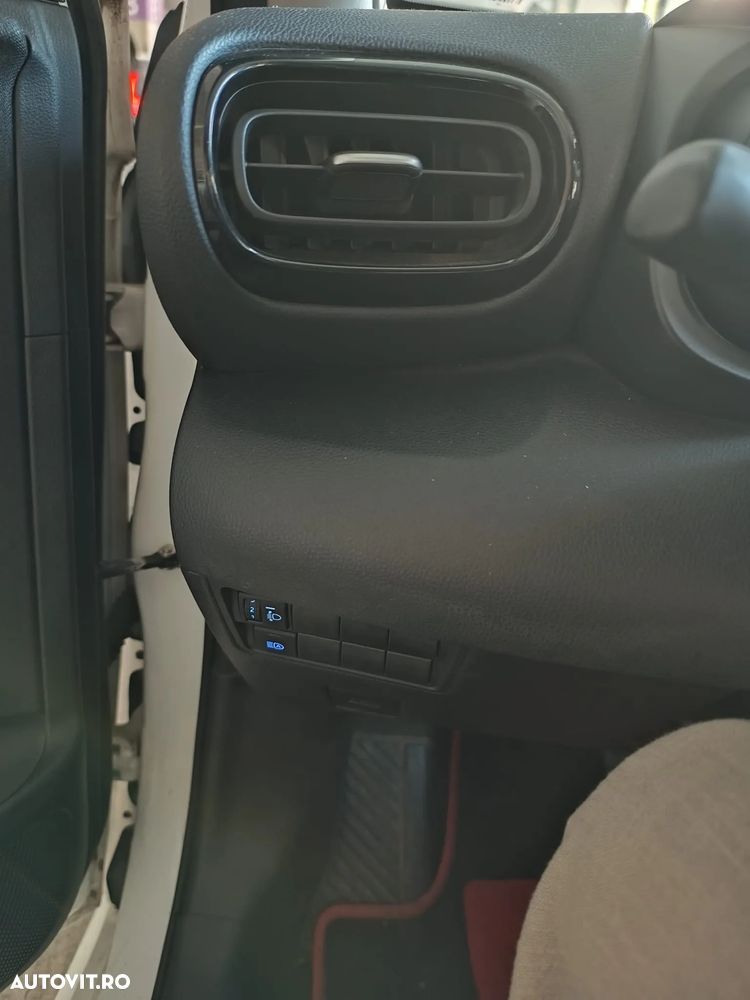 Toyota Yaris 1.5 VVT-i HSD Dynamic Plus - 9