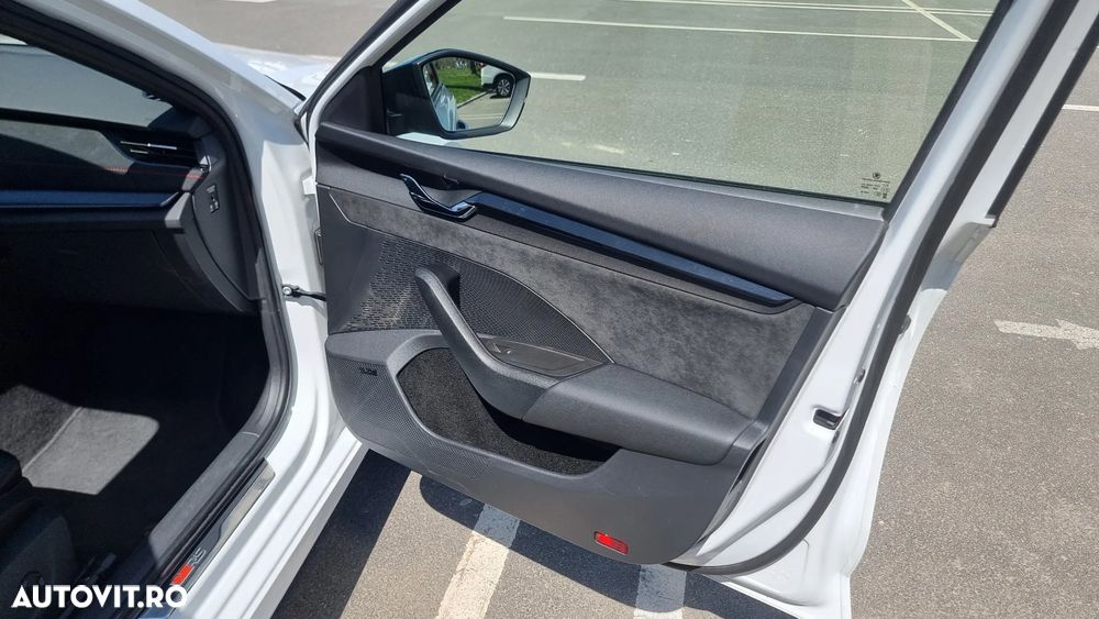 Skoda Octavia 2.0 TDI DSG RS Plus - 9