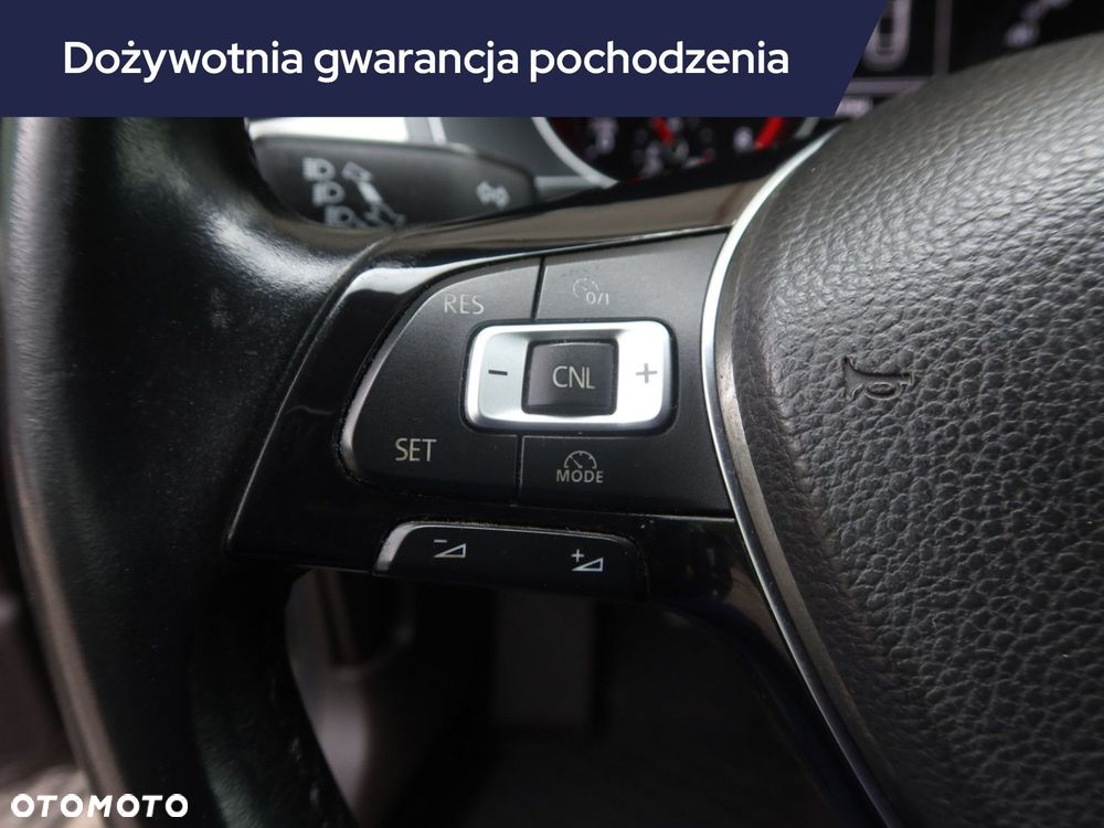 Volkswagen Passat - 17