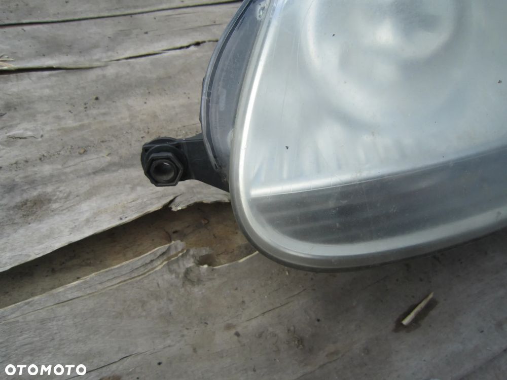 Lampa przód przednia lewa VW Golf V 1K6941005Q - 2