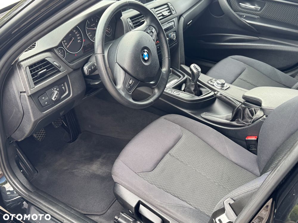 BMW Seria 3 318d xDrive - 5