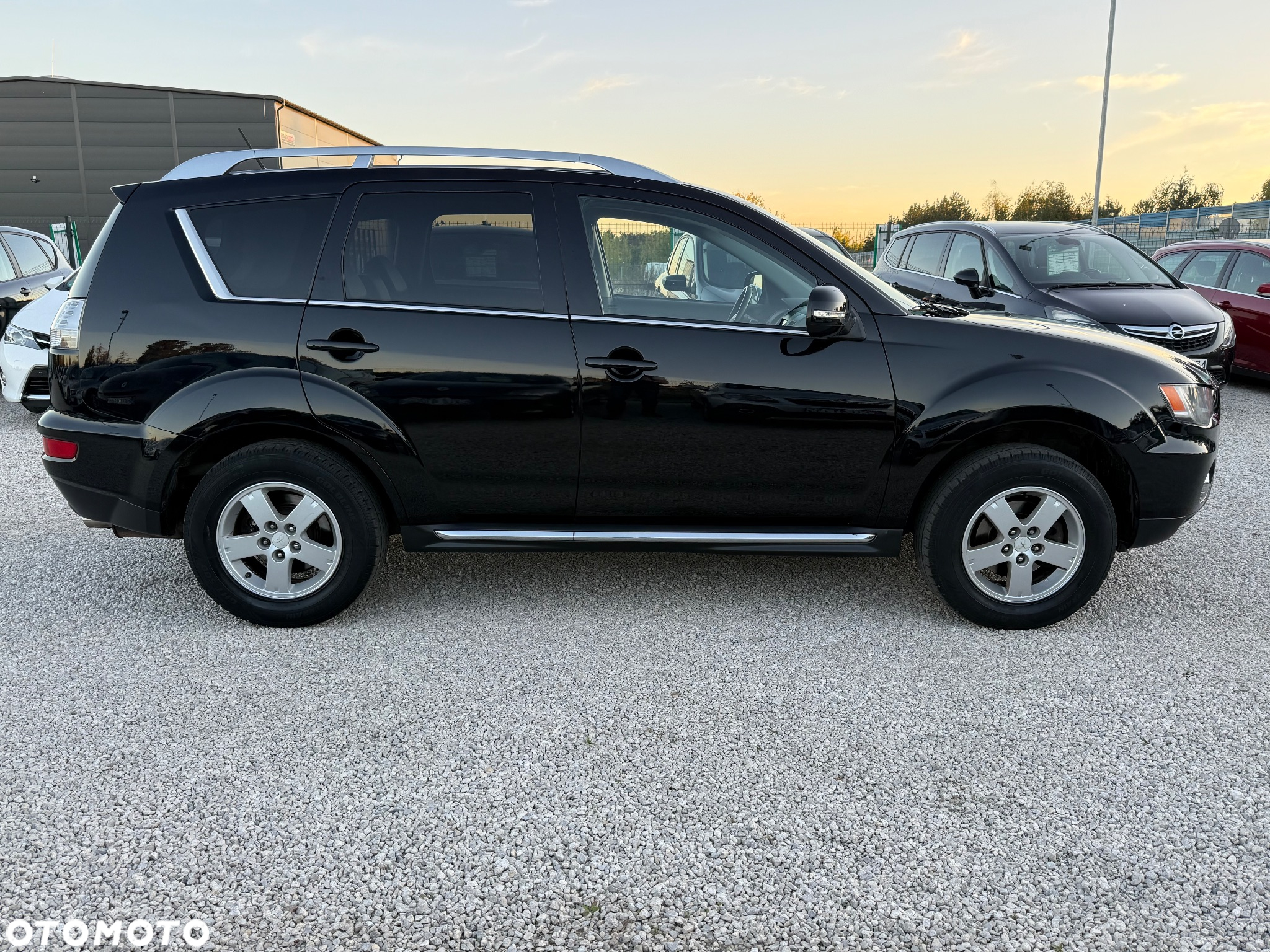 Mitsubishi Outlander 2.0 2WD CVT Invite - 13