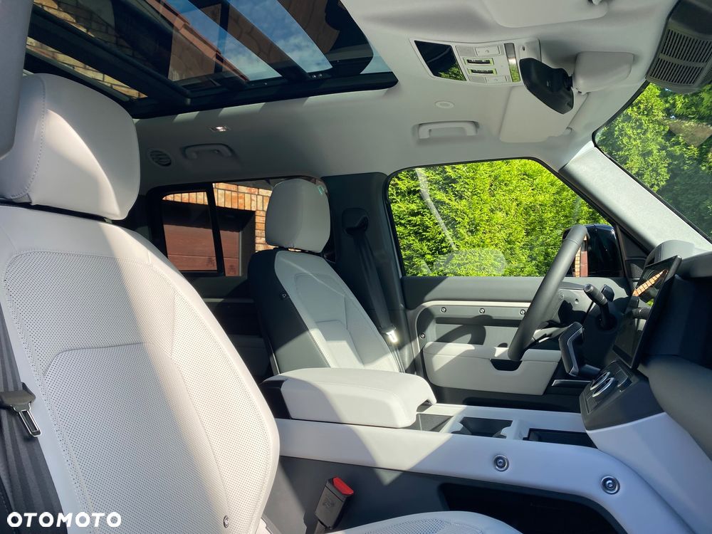 Land Rover Defender 130 D350 X-Dynamic SE - 20