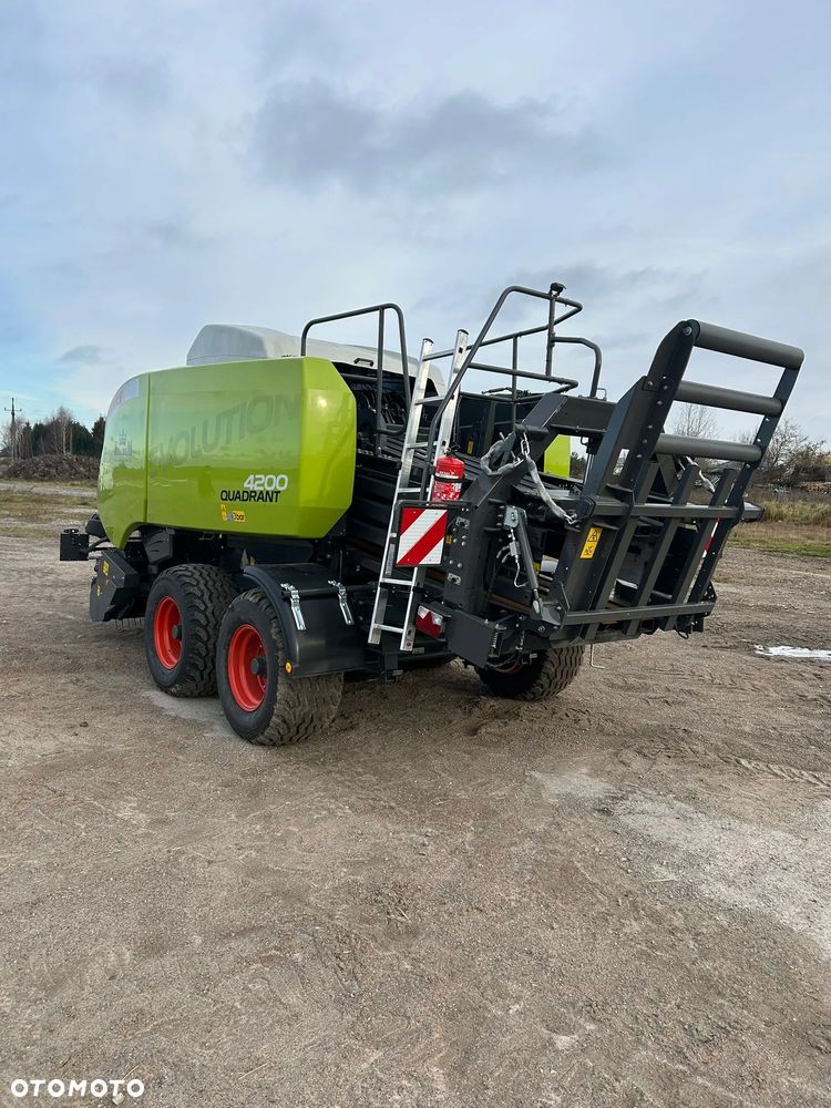 Claas 660 tys netto Claas Quadrant 4200 - 7