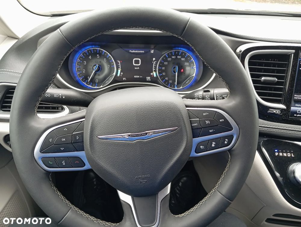 Chrysler Pacifica - 11