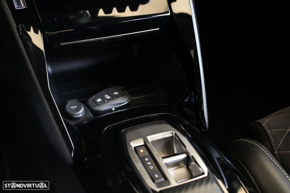 Peugeot e-2008 50 kWh GT - 16