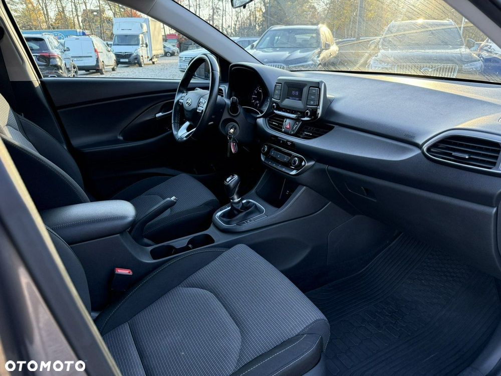 Hyundai i30 1.5 DPI Classic + - 16