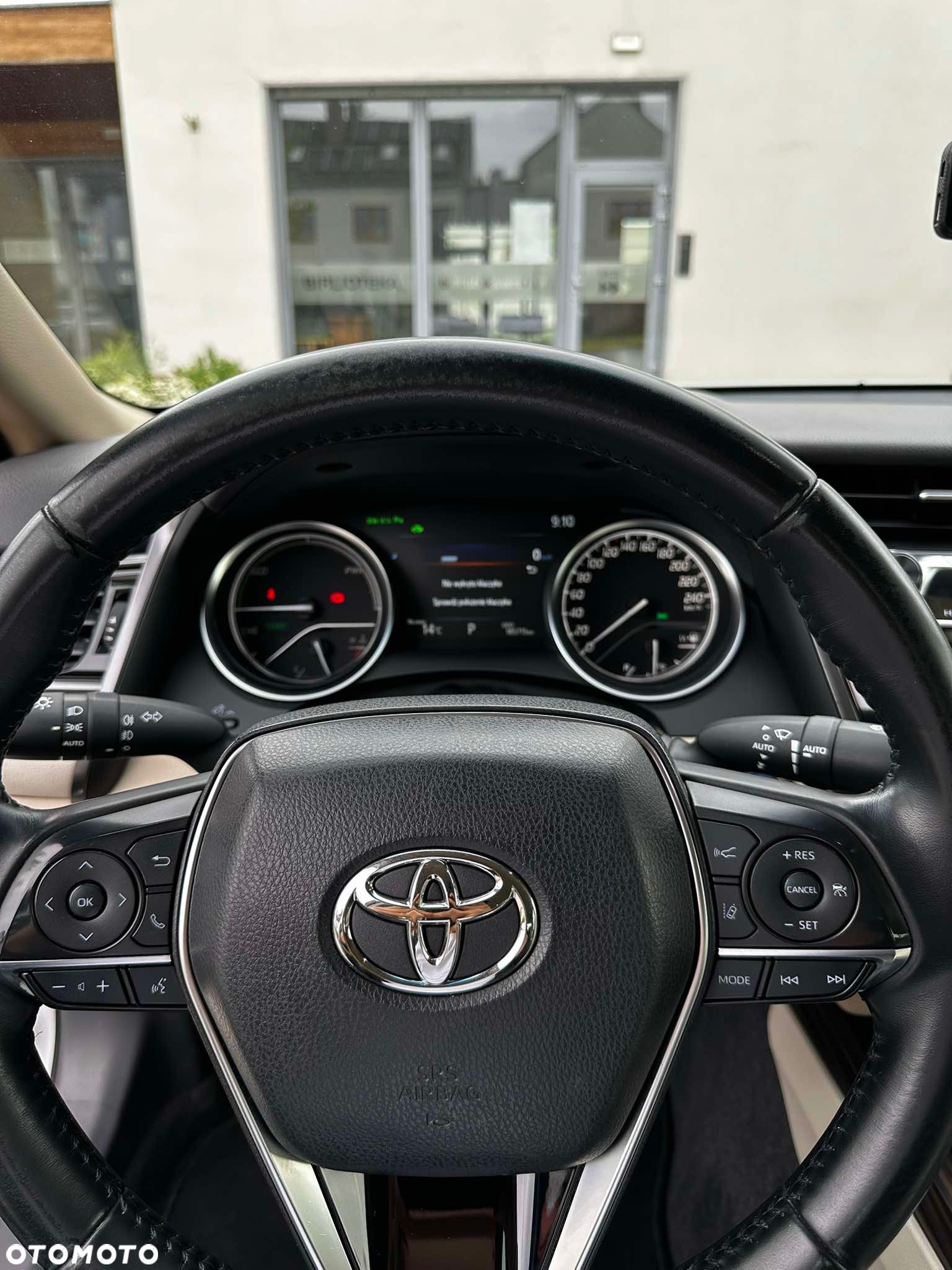 Toyota Camry 2.5 Hybrid Executive CVT - 8