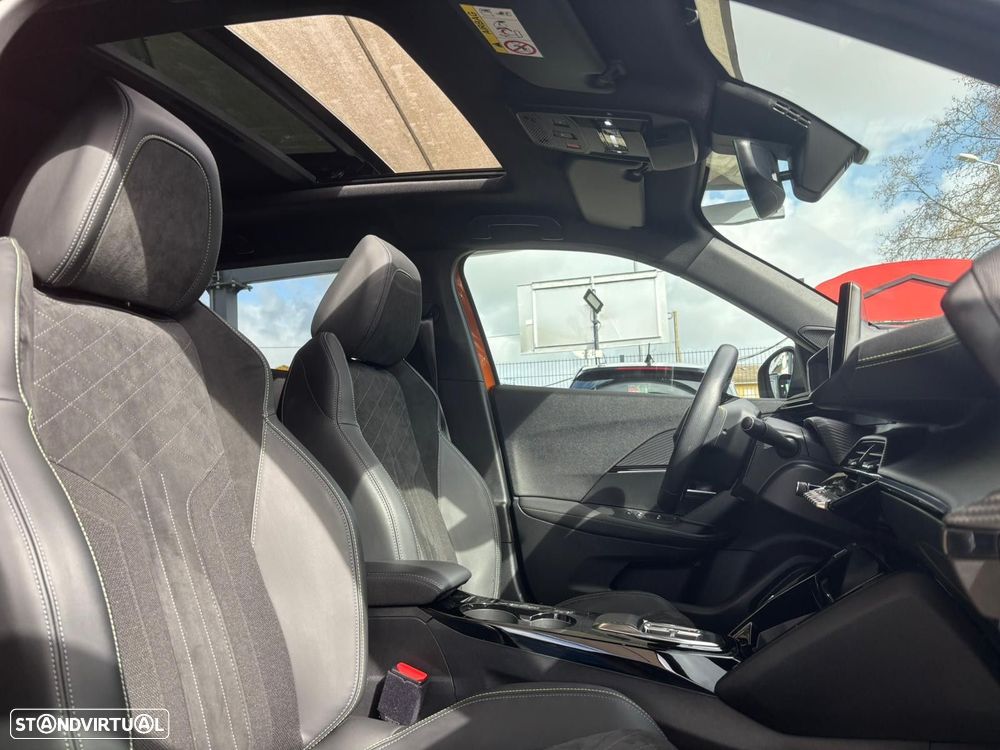 Peugeot e-2008 50 kWh GT - 31