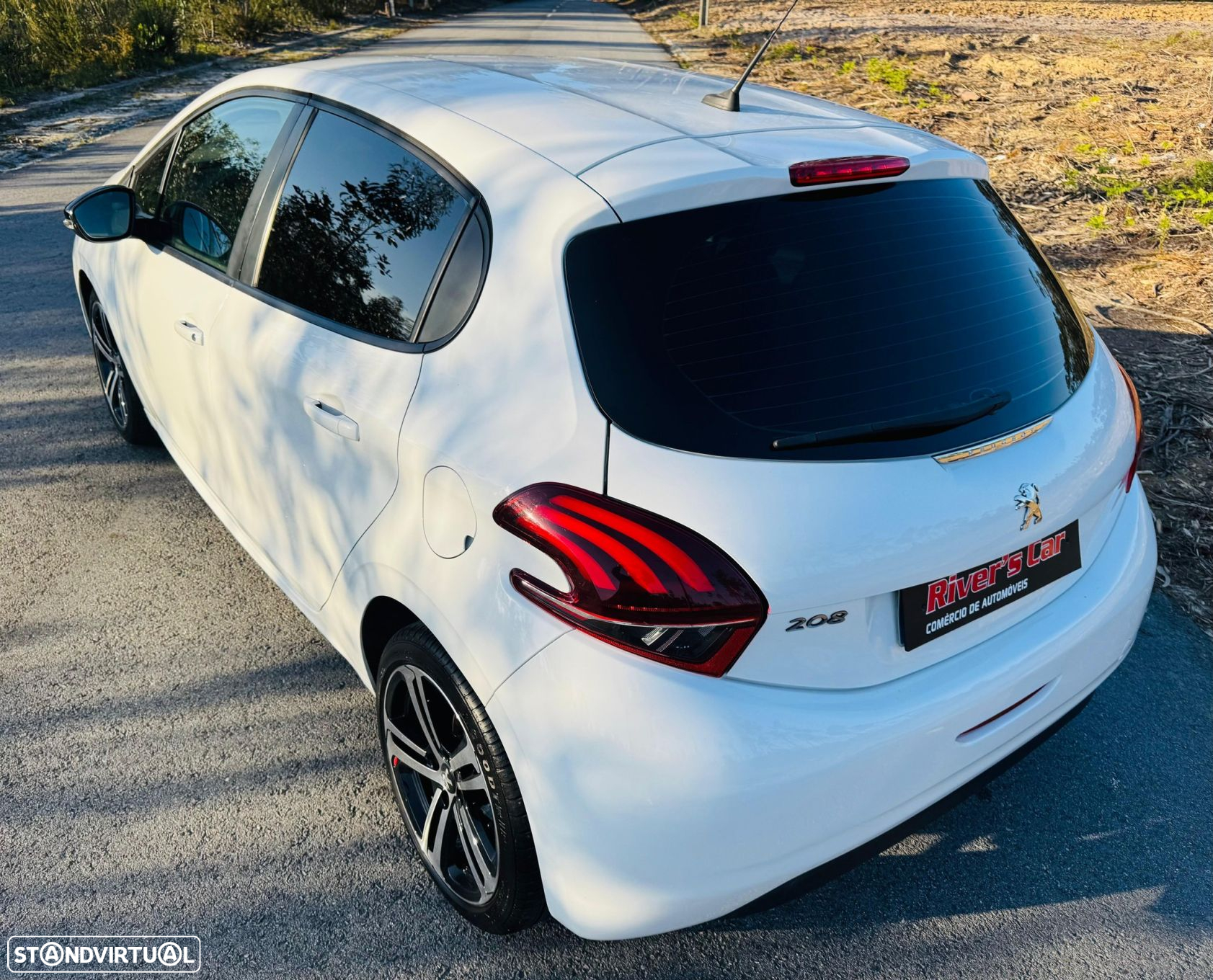 Peugeot 208 1.6 BlueHDi Style - 10
