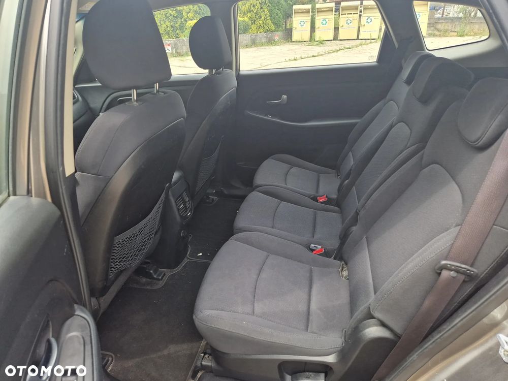 Kia Carens 1.6 GDI Edition 7 - 10