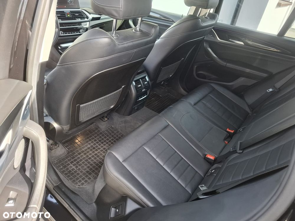BMW X3 sDrive18d - 12