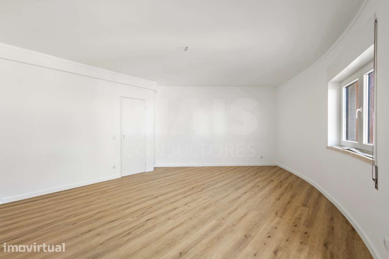 Apartamento T2 remodelado com 2 wc e varanda - Grande imagem: 3/24