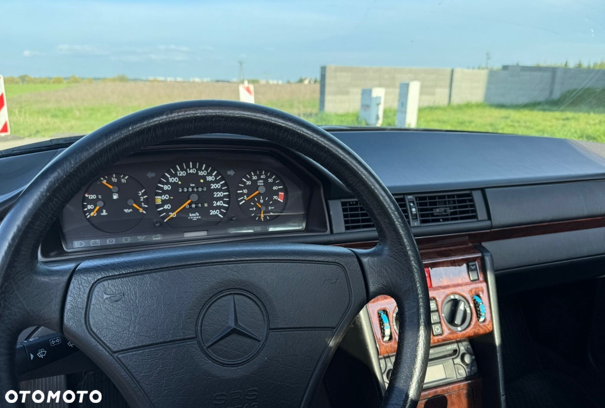 Mercedes-Benz Klasa E 320 - 20