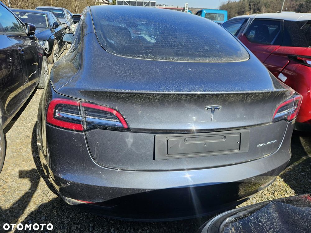 Tesla Model 3 - 6