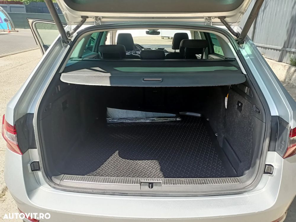 Skoda Superb 2.0 TDI DSG Active - 8