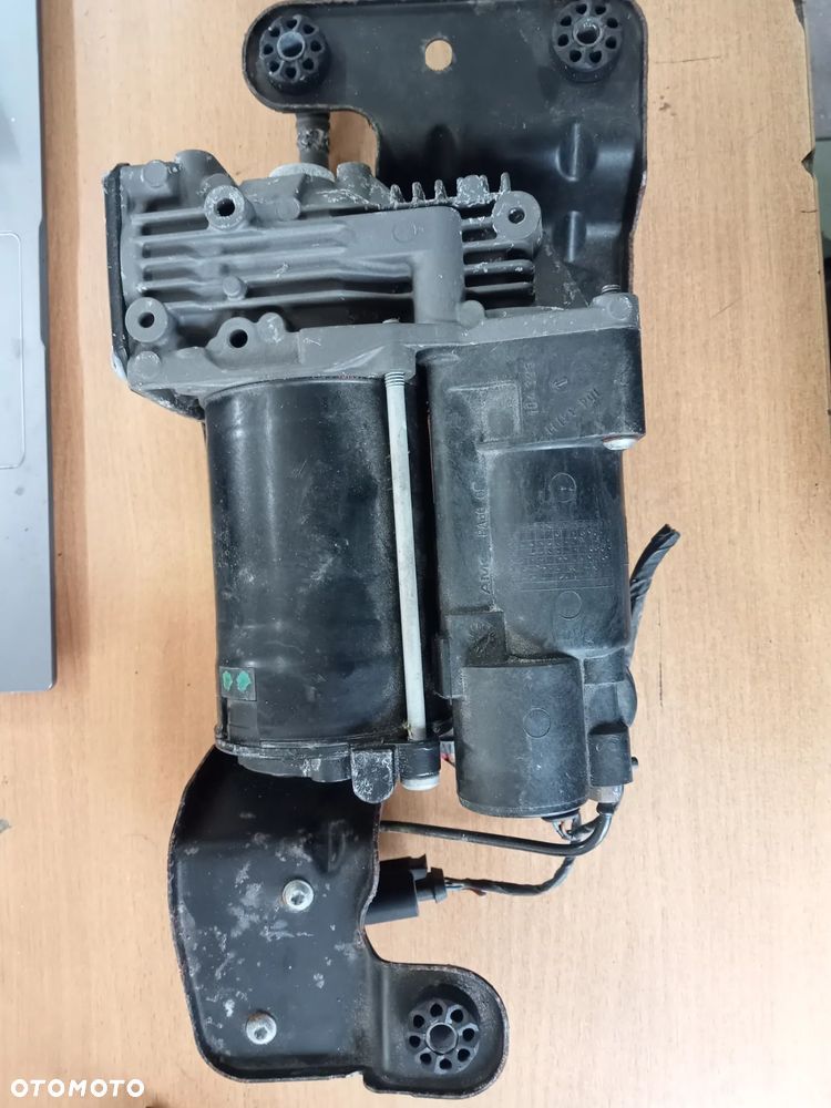 KOMPRESOR ZAWIESZENIA BMW E70 6785506 - 1