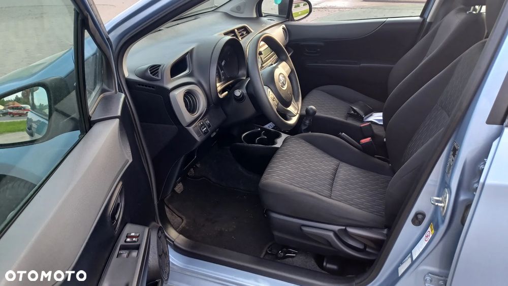 Toyota Yaris - 10