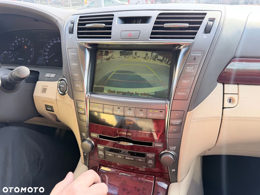 Lexus LS 600h Elite - 12