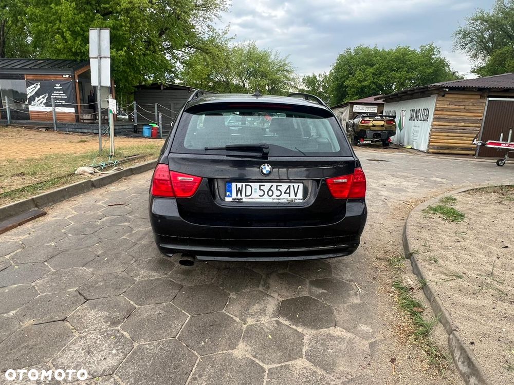 BMW Seria 3 318i - 9