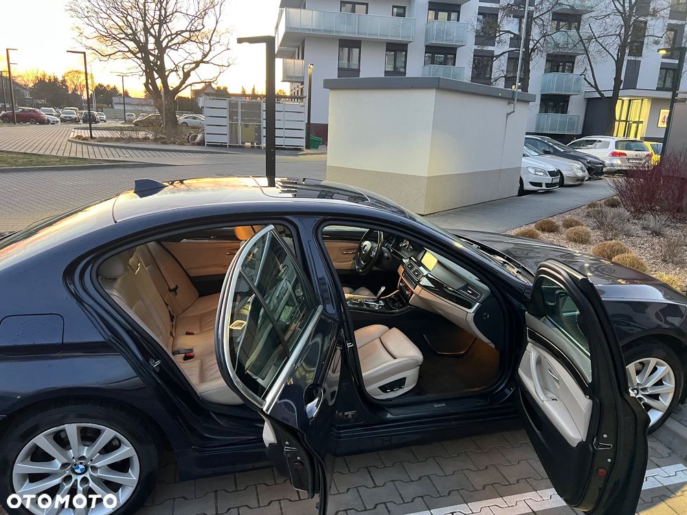 BMW Seria 5 525d Luxury Line - 6
