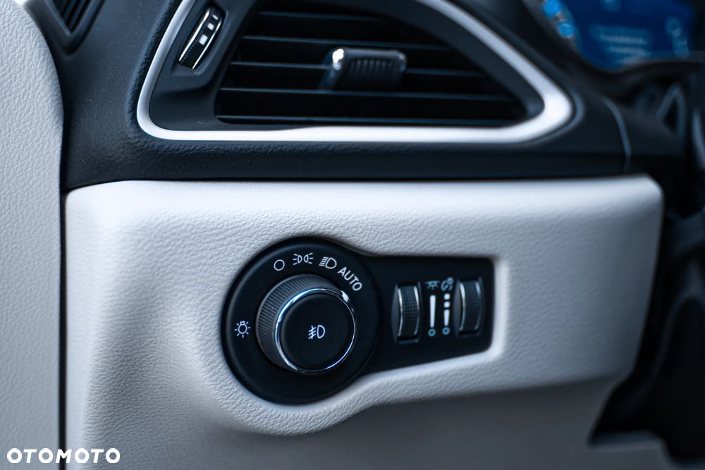Chrysler Pacifica - 17