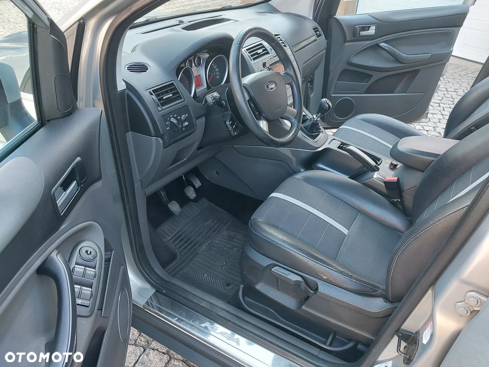 Ford Kuga 2.0 TDCi 2x4 Titanium - 12