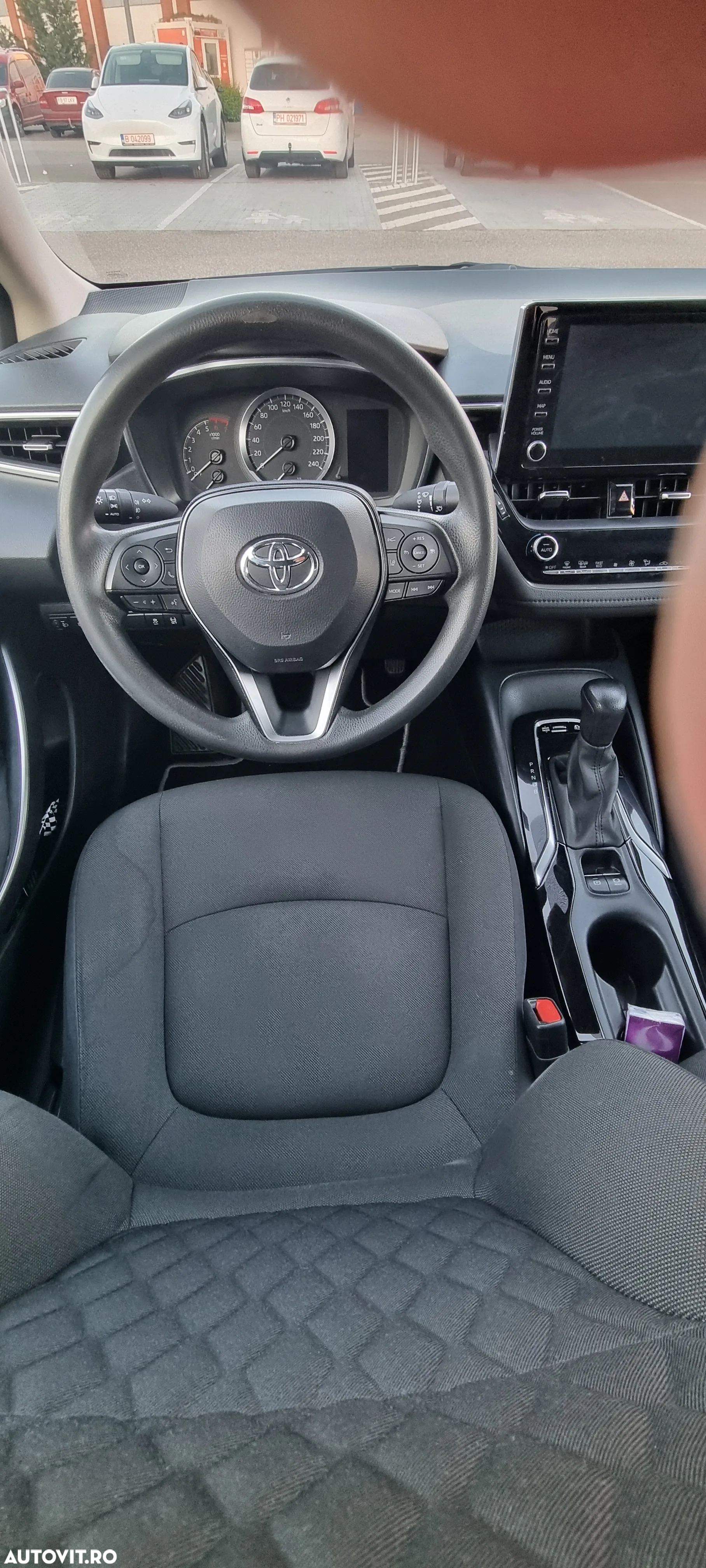 Toyota Corolla 1.8 HSD Business - 18