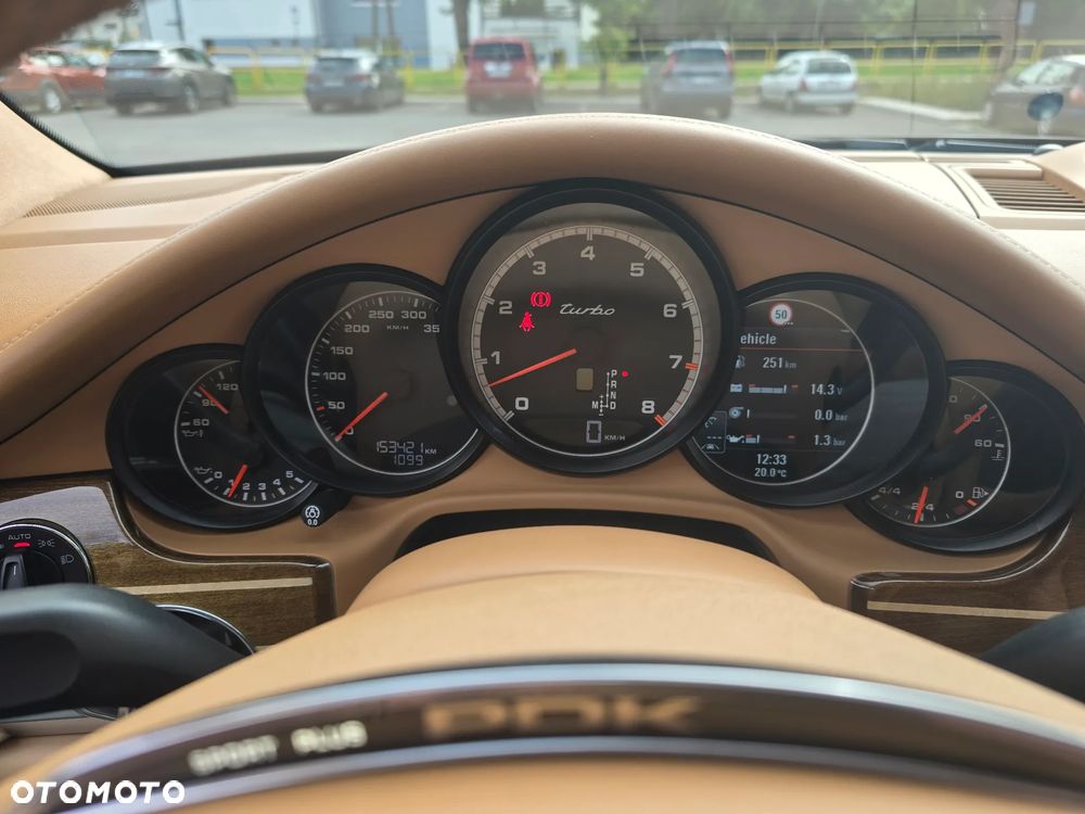 Porsche Panamera Turbo - 12