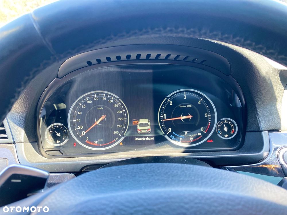 BMW Seria 5 525d xDrive - 11