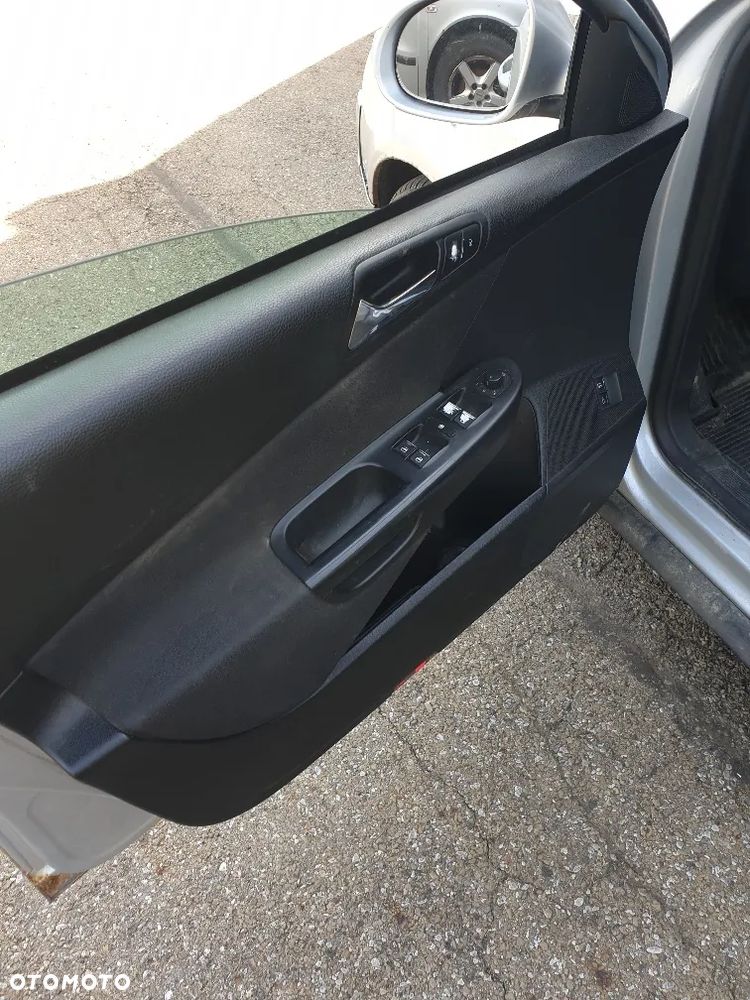 Volkswagen Passat 2,0 140 KM  z 2006r. - 7