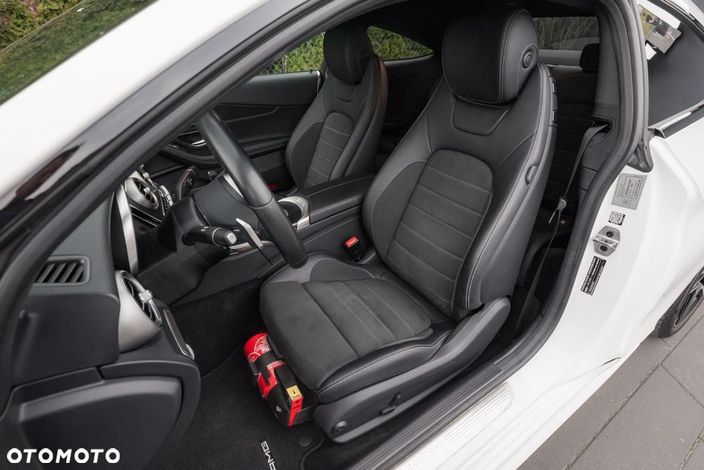 Mercedes-Benz Klasa C 300 9G-TRONIC - 12