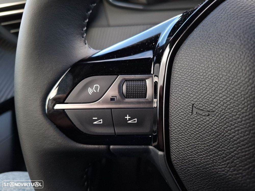 Peugeot 2008 1.2 Allure — fotografia 16