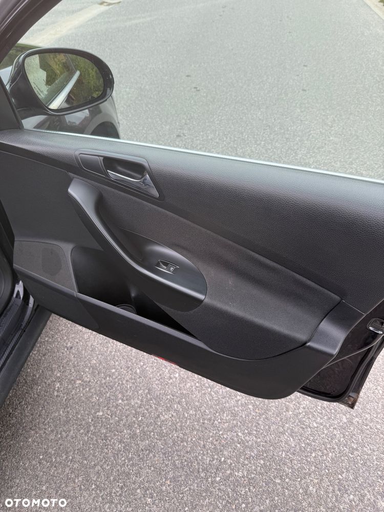 Volkswagen Passat 1.9 TDI Highline - 26