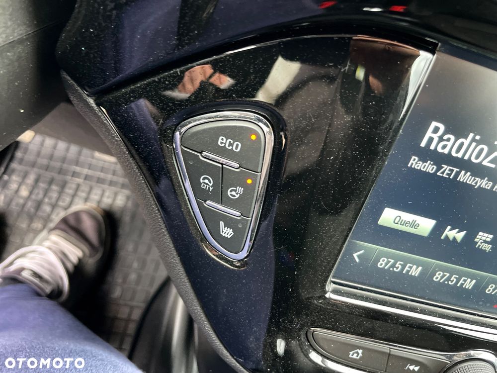 Opel Corsa 1.4 16V Active - 21