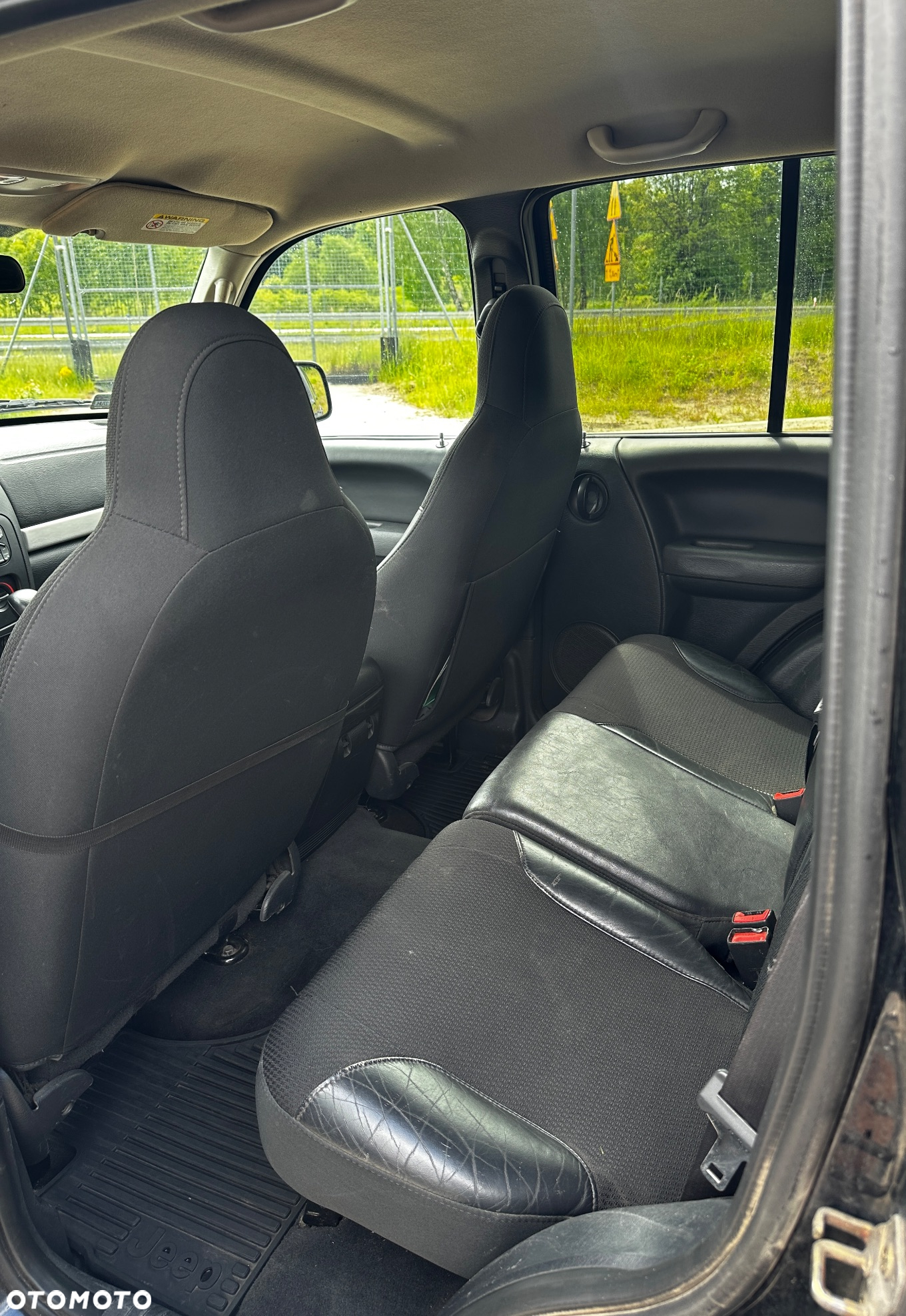 Jeep Liberty - 10