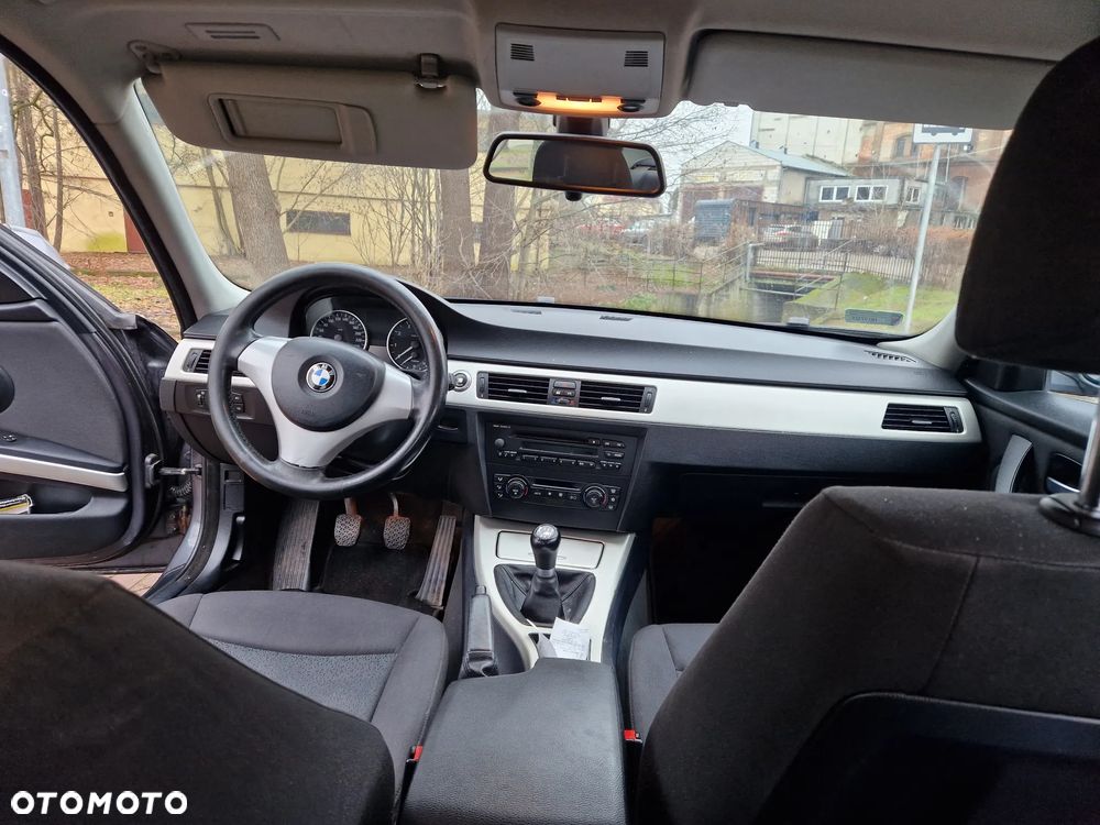 BMW Seria 3 325i - 2