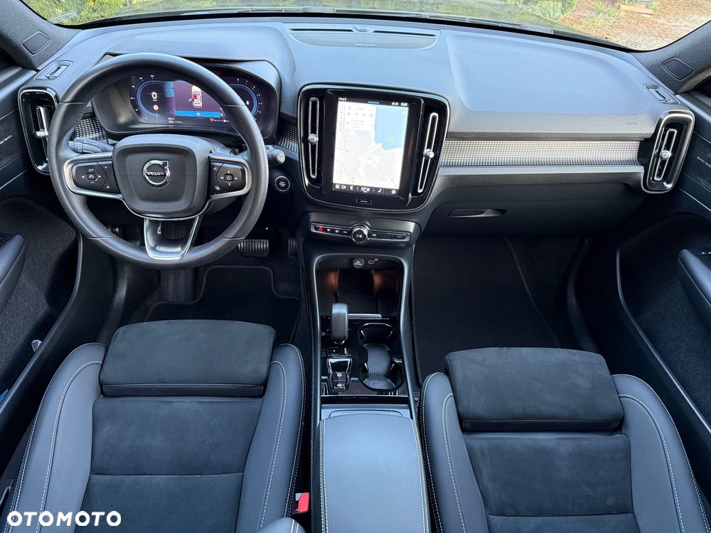 Volvo XC 40 B4 B DKG Plus Black Edition - 35