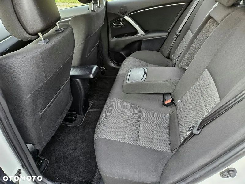 Toyota Avensis 2.0 D-4D Premium - 22